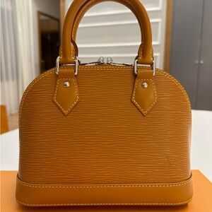 Brand New, Louis Vuitton Alma BB, Almond